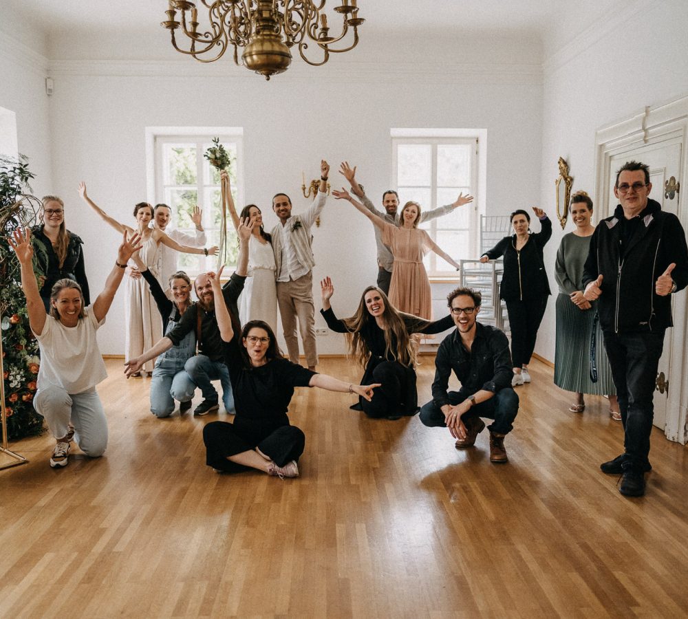 565-lisaandreas-photography-freie-trauung-st-gilgen-wolfgangsee-mozart-haus-hochzeit-natürlich (c) Lisa & Andreas Photography